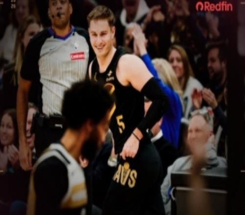 三分10中9！生涯之夜！騎士官方贏球海報(bào)封面人物：梅里爾