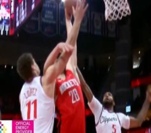 摧枯拉朽！申京中路接球騰空而起掄圓胳膊暴力隔扣