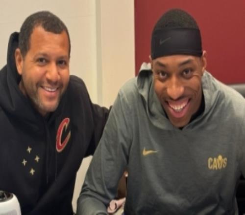 雙向轉(zhuǎn)正式！騎士隊(duì)官宣湯姆林正式簽下新合同！