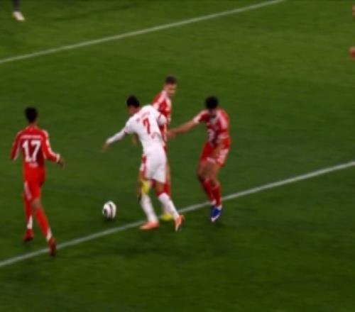 德國資深裁判稱拜仁應(yīng)被判罰點(diǎn)球，埃芬博格怒批VAR太爛需要改革