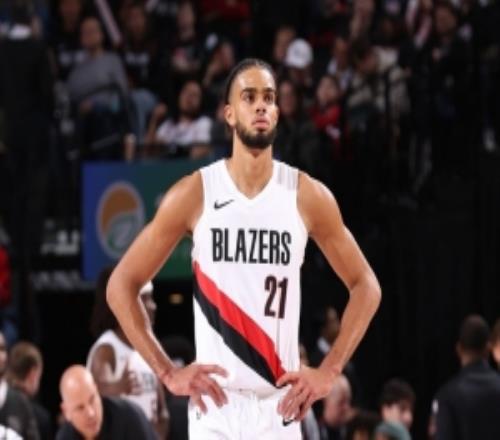 數(shù)據(jù)看不出的糟糕！呂佩爾半場2分3板1斷1失誤發(fā)邊線球直接被斷