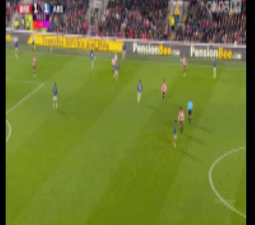 塔帥抱頭！阿森納補(bǔ)時(shí)一度獲絕佳機(jī)會(huì)，馬丁內(nèi)利單刀被凱萊赫撲出