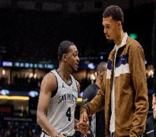 解說：?？怂篂榍蜿牋奚鼈€人數(shù)據(jù)文班受傷時他高效撐起全隊進(jìn)攻