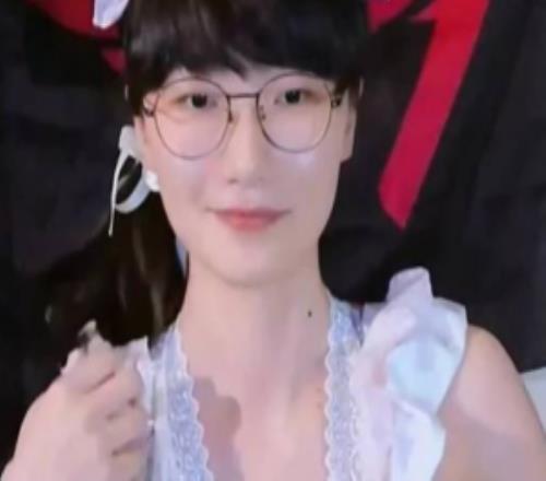 韓國粉絲也頂不住！中國女Faker走紅海外韓國玩家我的眼睛燒起來了！