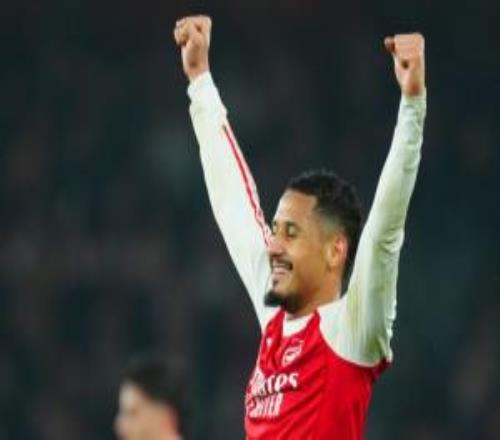 薩利巴答球迷問(wèn)：我們有能力也渴望奪冠，如果奪英超會(huì)先打給家人