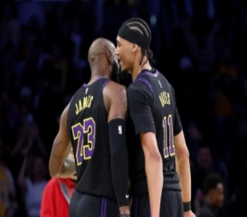 海斯：看到詹姆斯做好所有小事并保持專注時也會激勵你去這么做