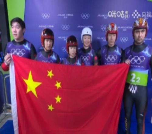 雪橇團(tuán)體接力決賽：中國隊(duì)以總用時(shí)3分46秒842的成績獲得第7名