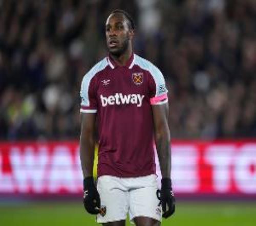 BBC：準(zhǔn)備復(fù)出，前西漢姆聯(lián)前鋒安東尼奧正和查爾頓商談短期合同