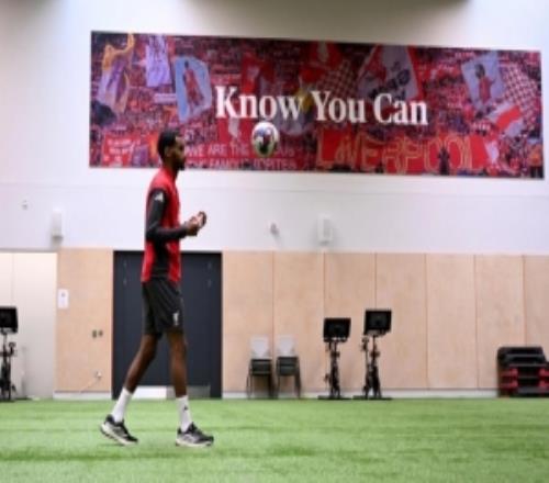 利物浦官方：前鋒伊薩克今日在訓(xùn)練中心進(jìn)行恢復(fù)性訓(xùn)練