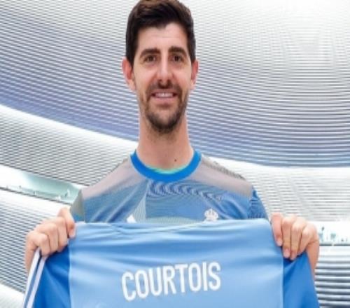 已是傳奇！庫爾圖瓦達成皇馬西甲150勝里程碑，賽后獲贈紀念球衣