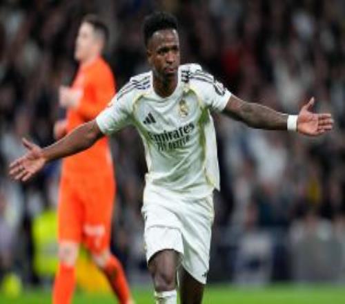 先賽暫登頂！皇馬41皇社維尼修斯兩度造點(diǎn)+點(diǎn)射巴爾韋德破門(mén)