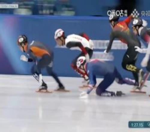 遺憾！短道速滑1500米決賽：劉少昂、孫龍被干擾雙雙滑倒無緣獎(jiǎng)牌