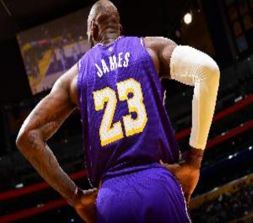 NBA官方：詹姆斯不會(huì)出席今日全明星媒體日活動(dòng)將于明日接受采訪