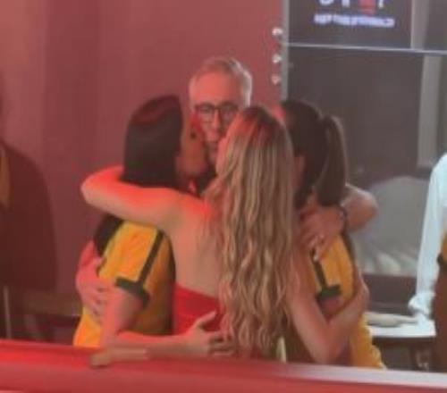 66歲安帥與3名女子同時接吻巴西足協(xié)稱該照片是假的由AI生成