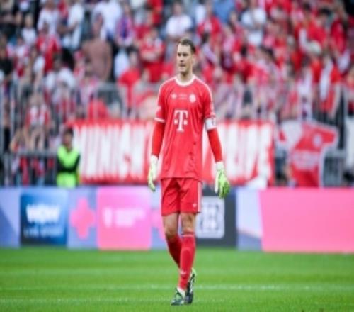 拜仁官方：諾伊爾因輕微小腿傷勢留在更衣室烏爾比希頂替出戰(zhàn)