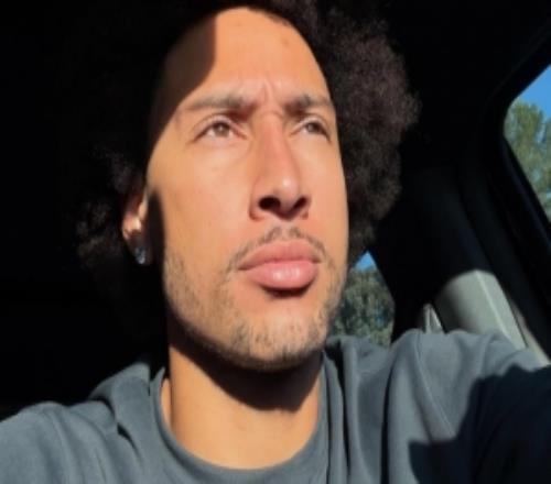 本西蒙斯曬近期照：留了動感長發(fā)&胡子小拉碴身材依舊炸裂