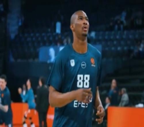 太離譜！凱瓊斯在歐籃聯(lián)首賽季47中45命中率96%曾連續(xù)命中30球