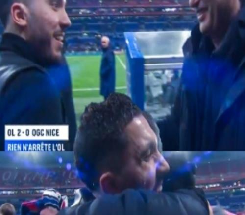 現(xiàn)場見證老東家里昂取勝！謝爾基賽后進(jìn)場內(nèi)祝賀并擁抱恩師豐塞卡