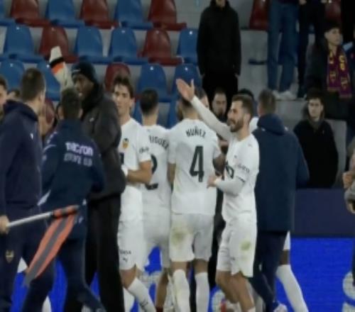 馬卡報(bào)：瓦倫西亞德比火藥味十足，兩隊(duì)比賽結(jié)束后發(fā)生大規(guī)模沖突