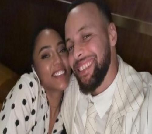 狂秀恩愛！庫(kù)里曬與妻子合照：我想共度一生的女人上帝是美好的