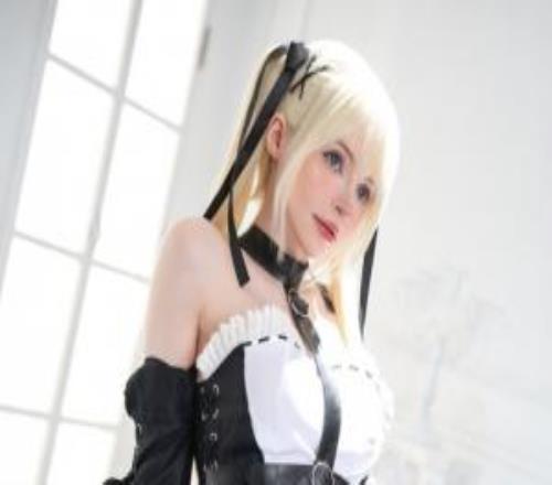 礙事梨體模曬《死或生》雙馬尾COS：這腿小編能玩一個(gè)春節(jié)