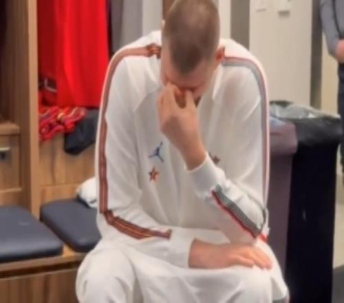 歷史重演！約基奇：你今天帶書來了嗎文班：當(dāng)然！你帶了嗎