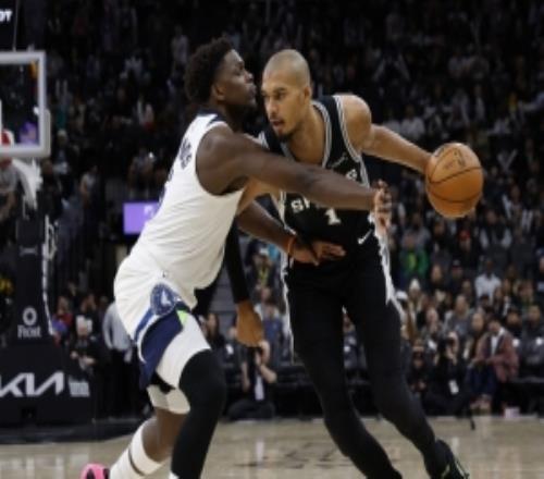 愛德華茲：文班亞馬是外星人我會(huì)把他抓住&然后揍他一頓