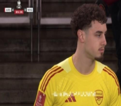 迎主場首秀！第87分鐘，19歲阿森納門將塞特福德替補(bǔ)凱帕登場