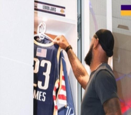 雙星閃耀！湖人官推曬詹姆斯和東契奇全明星球衣照