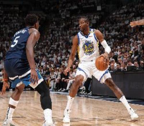 華子：庫明加這個尼格很不錯！杰倫約翰遜：我會把他喂飽飽