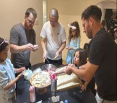 入鄉隨俗！歸化國腳塞爾吉尼奧和家人一起包餃子，妻子曬年夜飯