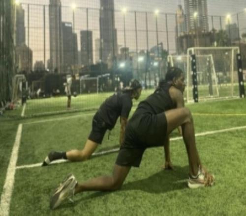 記者：海文和約羅一起在迪拜進行額外訓(xùn)練，希望進入曼聯(lián)首發(fā)陣容