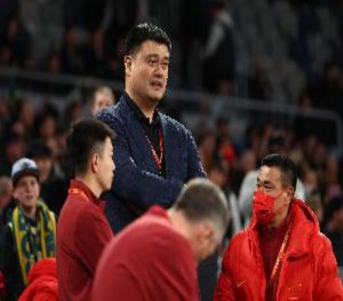 記者：姚明希望你比他厲害！楊瀚森：你這樣說(shuō)我都不知該咋接話了