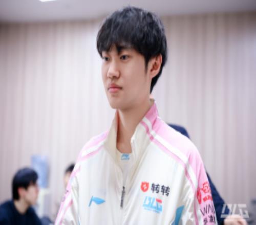 手子哥還是猛啊！knight多項(xiàng)數(shù)據(jù)位列中單位上游12次單殺聯(lián)賽第一