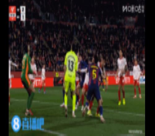 補(bǔ)時(shí)第8分鐘德容禁區(qū)內(nèi)被對(duì)手推倒，巴薩抗議點(diǎn)球裁判未進(jìn)行判罰