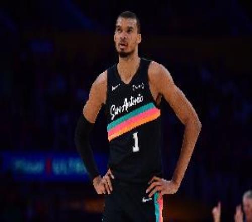 福克斯：文班人品比他的籃球身份更了不起現(xiàn)在做的一切不可思議