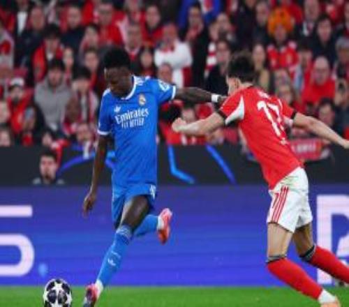 皇馬10本菲卡占先機(jī)維尼修斯制勝+被歧視致比賽暫停穆帥染紅