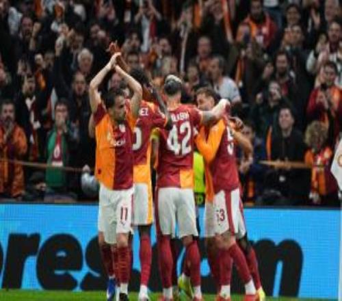 首回合慘??！尤文25加拉塔薩雷庫(kù)普梅納斯雙響難救主卡巴爾染紅