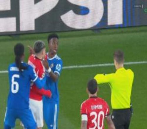 不想踢了！每體：維尼修斯向裁判投訴普雷斯蒂亞尼叫自己“猴子”