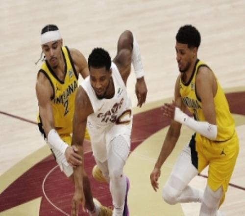 皮爾斯：米切爾的騎士常規(guī)賽一直很強再止步次輪就太讓人失望了