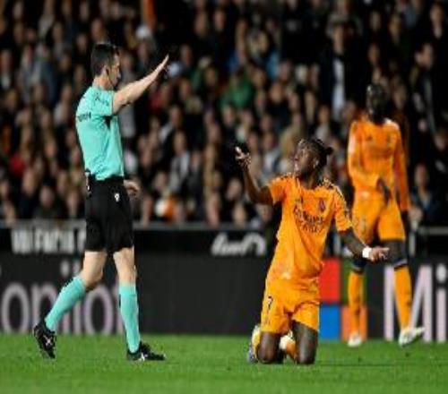 世體：索托共執(zhí)法巴薩17場比賽，巴薩7勝3平7負(fù)勝率低且敗率高