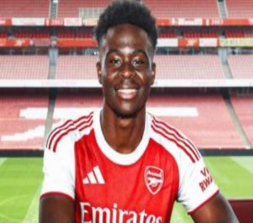 BBC獨(dú)家：薩卡已與阿森納新簽5年合同，周薪超30萬(wàn)鎊隊(duì)內(nèi)頂薪