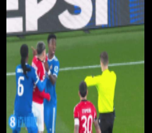 生氣了！維尼修斯進(jìn)球后遭遇對手種族歧視，比賽一度暫停