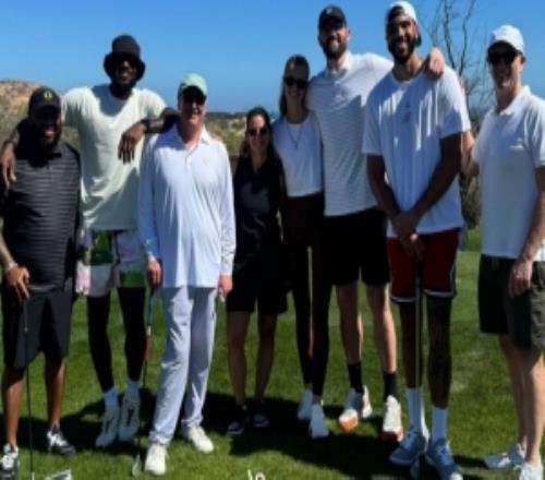 你也好這口兒！塔圖姆更新社媒曬出與老詹&樂福一起打高爾夫動態(tài)