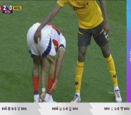 熱蘇斯沖突中推倒狼隊(duì)莫斯克拉，上賽季二人曾有“摳屁股”名場面