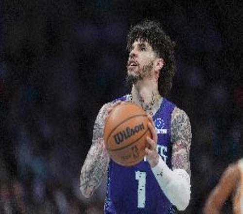 預(yù)計全責(zé)！夏洛特媒體：三球左轉(zhuǎn)未讓直行發(fā)生事故