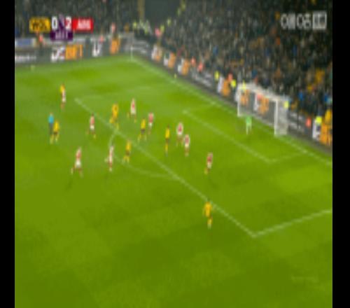 布埃諾禁區(qū)前兜出一腳世界波破門！狼隊扳回一城，暫12阿森納