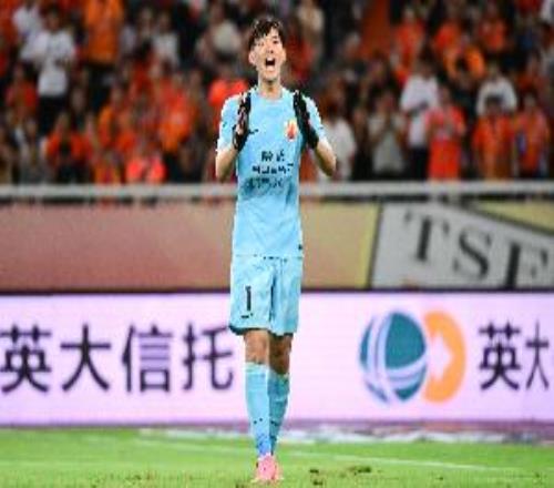 滬媒：海港新春佳節(jié)捍衛(wèi)主場榮譽(yù)，顏駿凌把慘案撲成平局