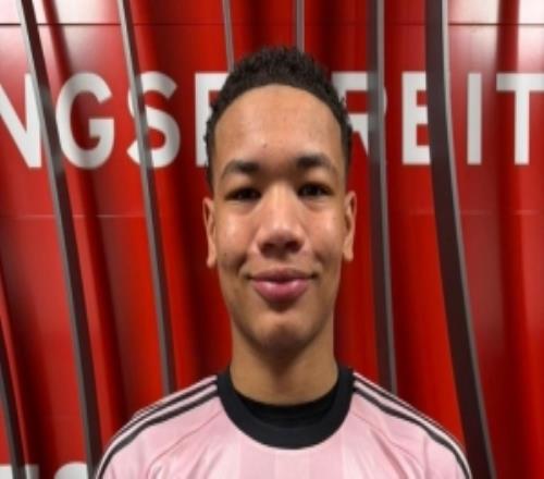 記者：多隊(duì)有意拜仁天才門(mén)將普雷斯科特，他16歲已身高1米96