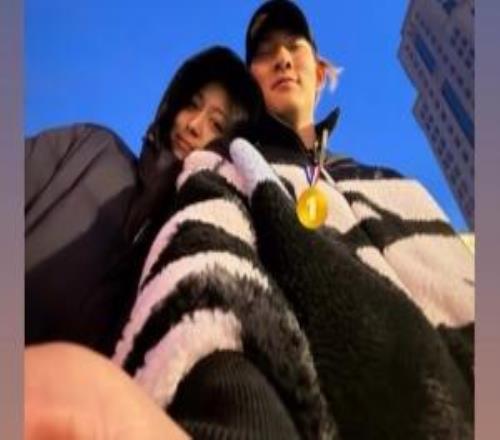 神仙眷侶！蘇翊鳴賽后與女友、花滑運(yùn)動員朱易秀恩愛：愛你寶貝